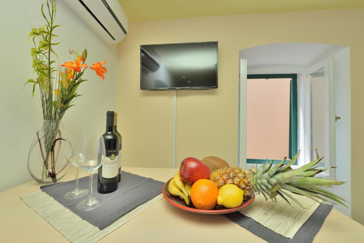 Apartments Carpe Diem ノビグラード・ダルメーシャ エクステリア 写真