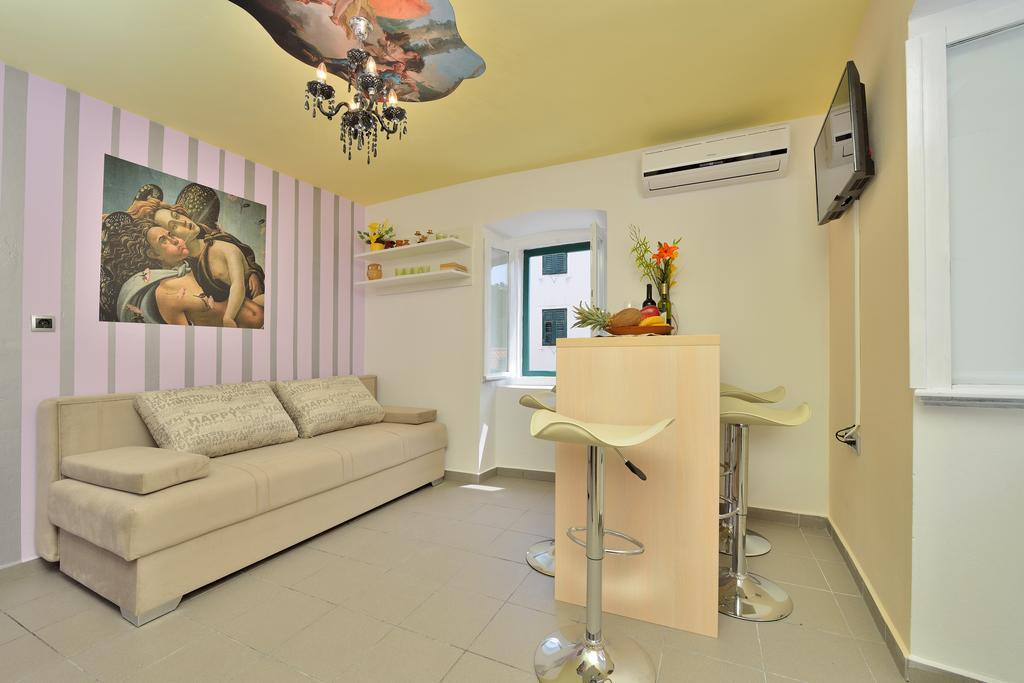 Apartments Carpe Diem ノビグラード・ダルメーシャ 部屋 写真